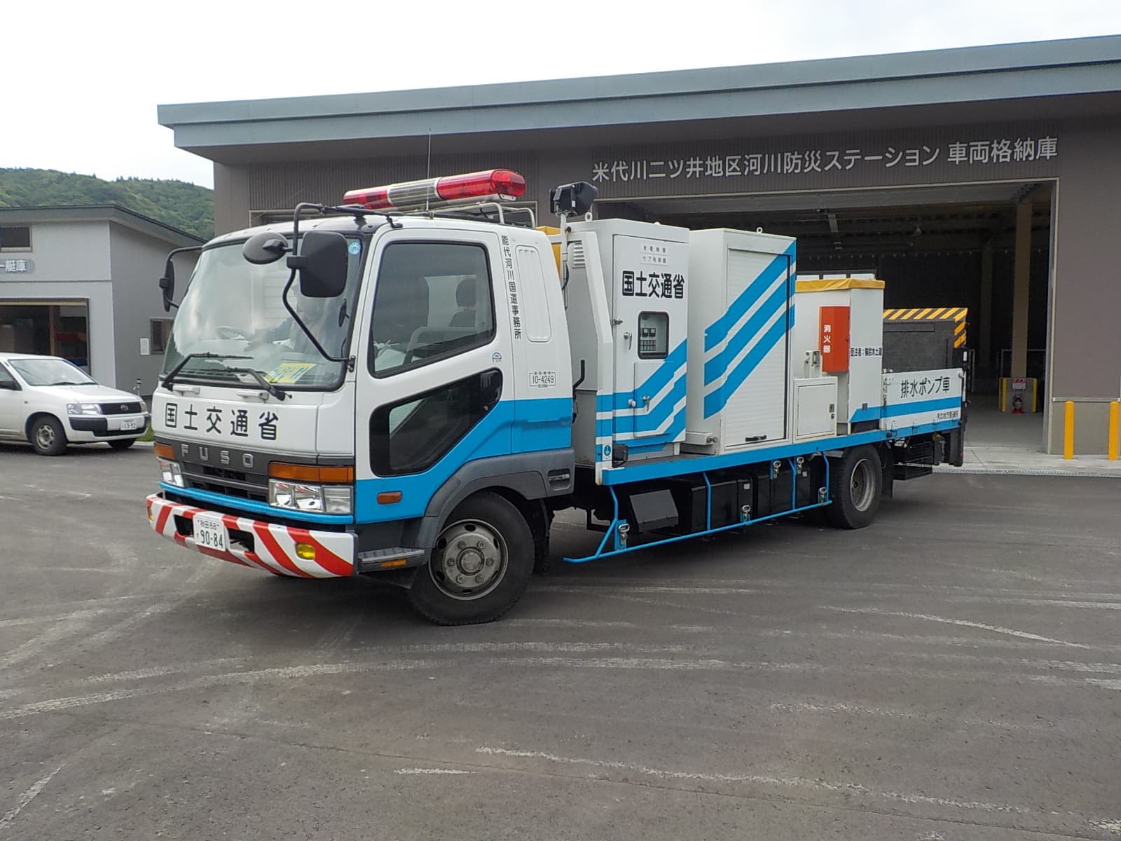 緊急排水用ポンプ車