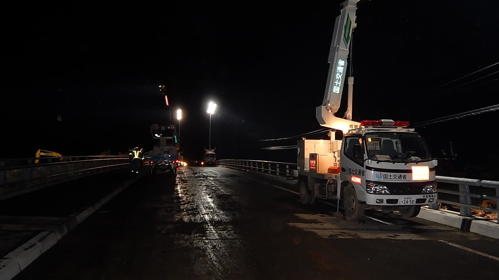 北海道胆振東部地震照明車作業状況2
